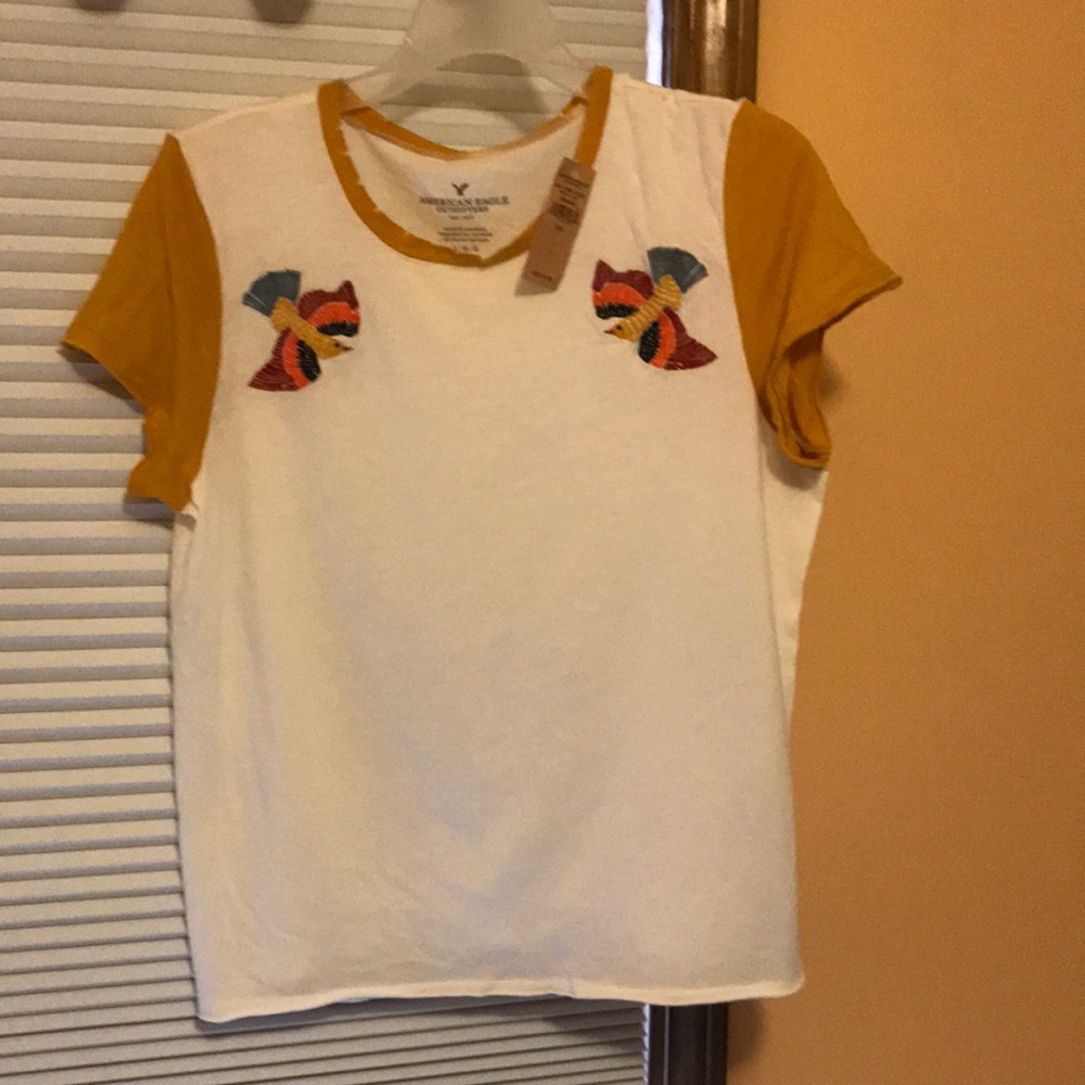 Super cute embroidered American eagle t-shirt